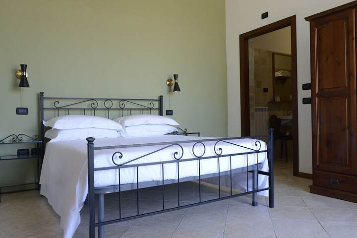 Room 4 of 41