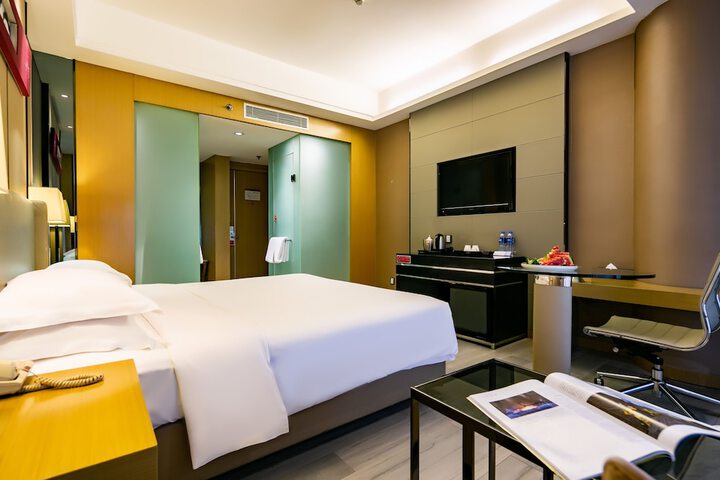 Room 8 of 48