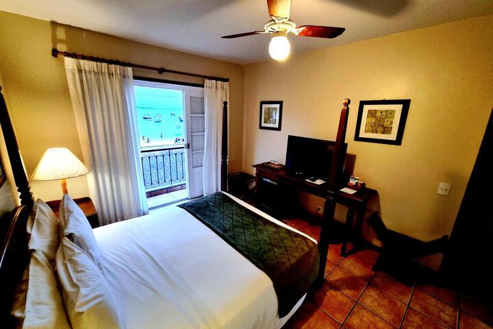 Room 62 of 221