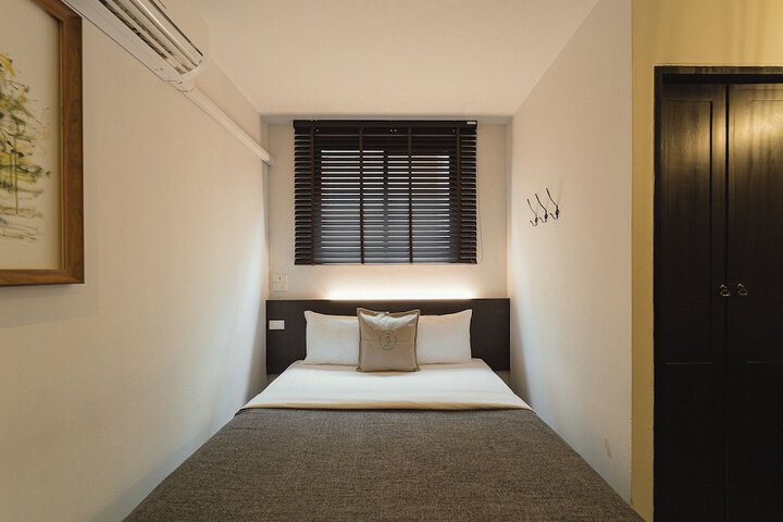 Room 37 of 142
