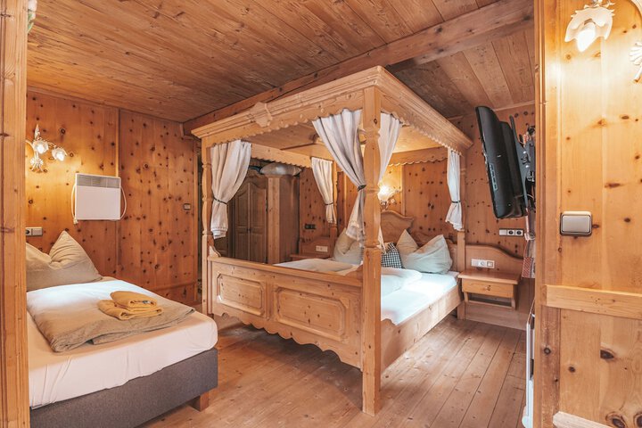 Room 15 of 44