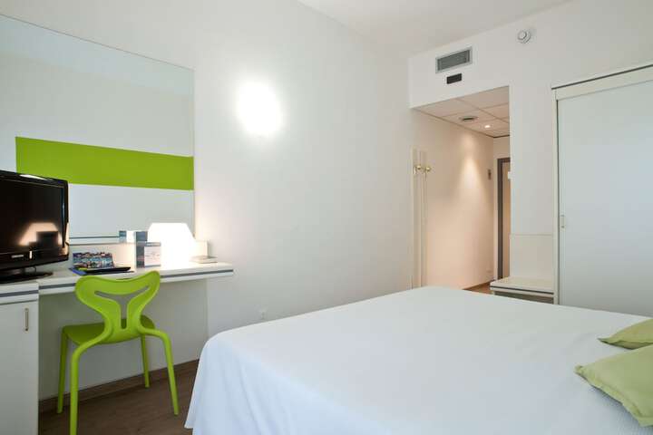 Room 25 of 86