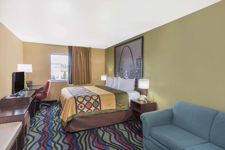 1 Queen Bed (7 of 22)