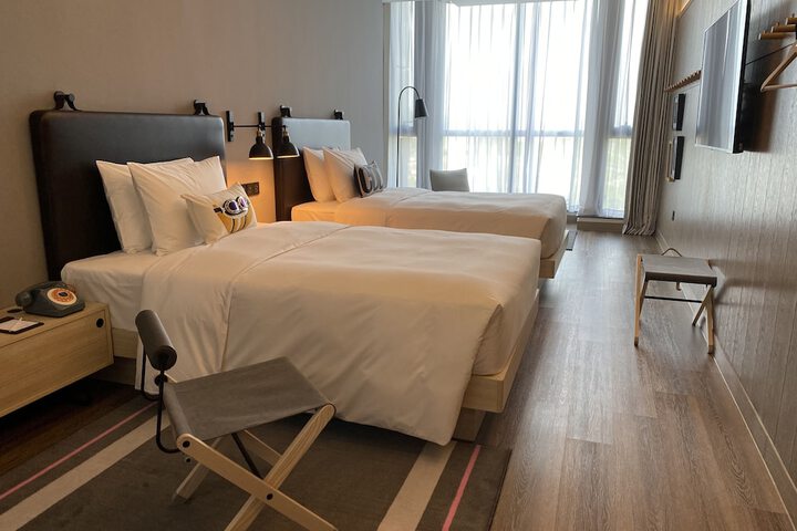 Room 10 of 36