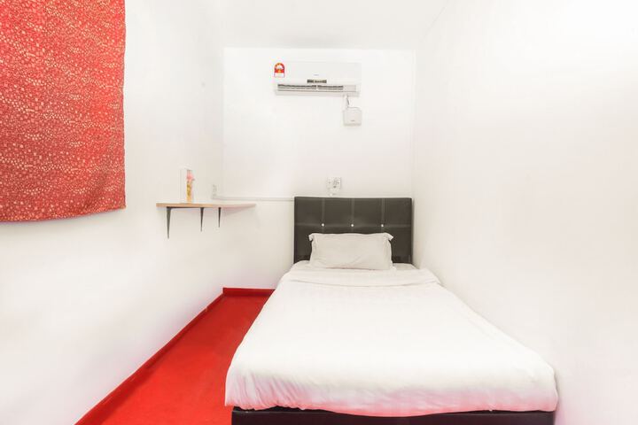 Room 7 of 19