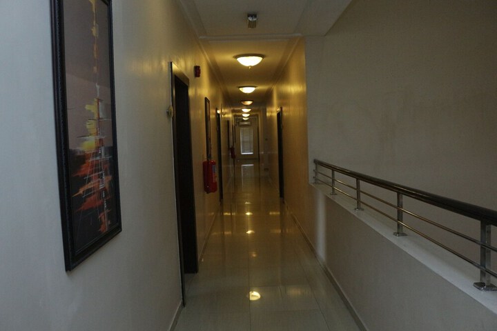 Ballroom/Hall 28 of 30