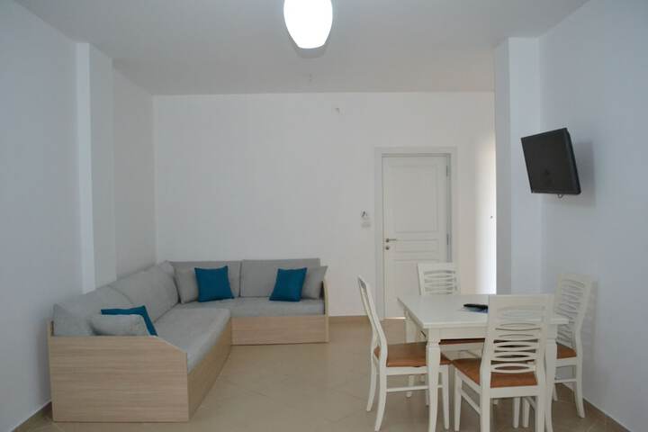 Room 4 of 32