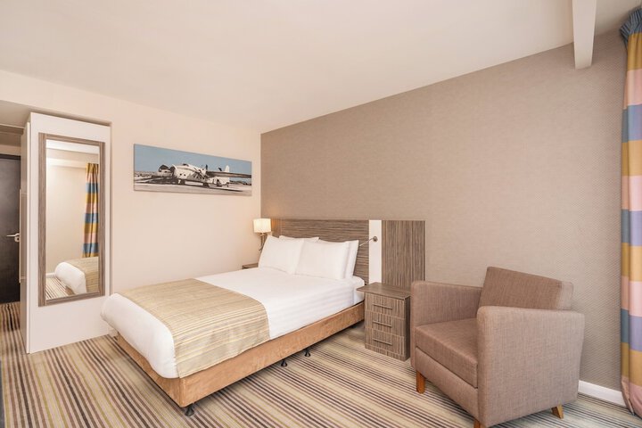 Room 20 of 177