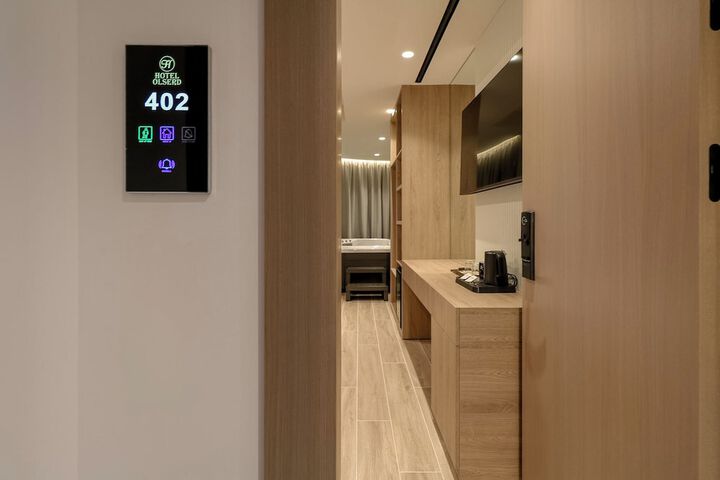 Room 47 of 165