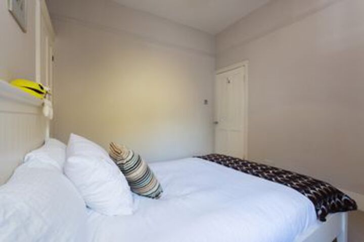 Room 7 of 18