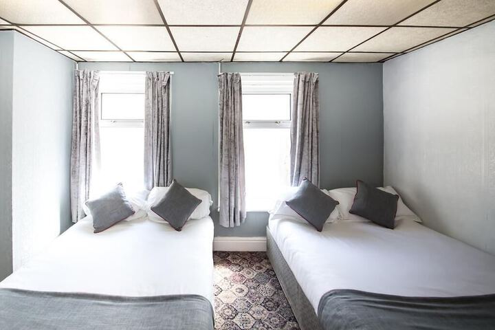 Room 9 of 19