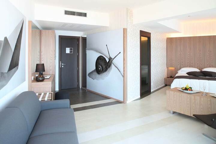 Room 16 of 42