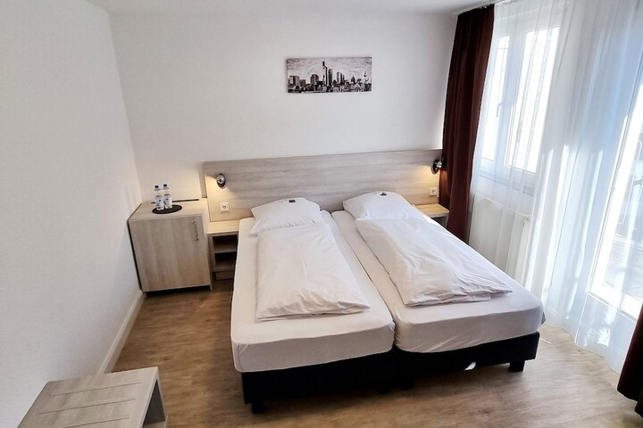 Room 12 of 65