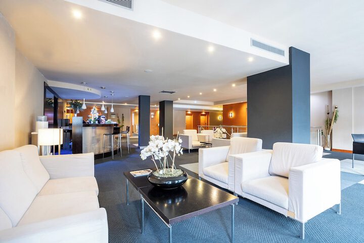 Entrance & Lobby