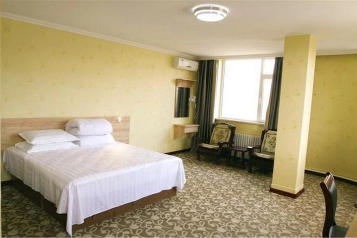 Room 6 of 18