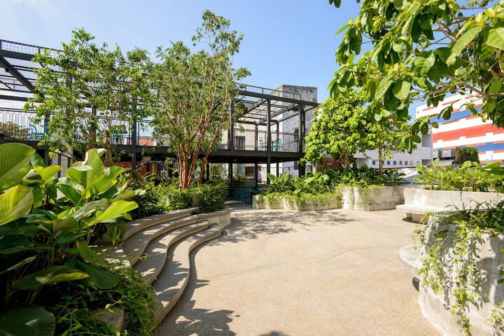 Hotel Exterior 44 of 56