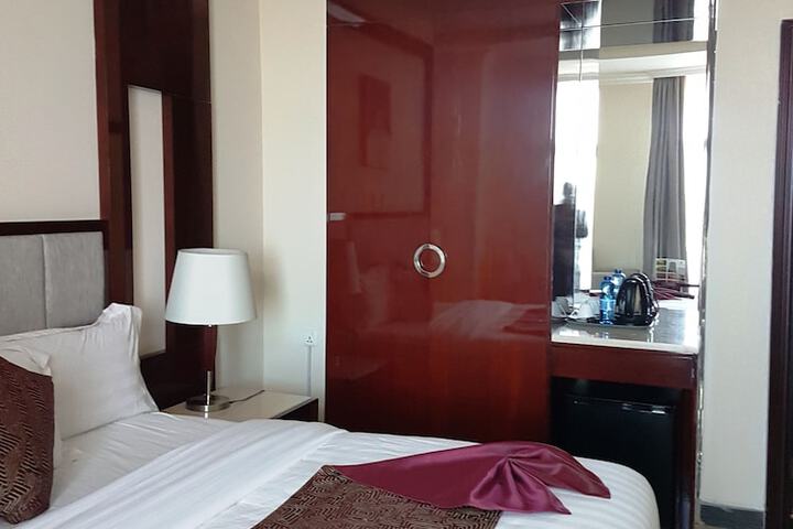 Room 50 of 103