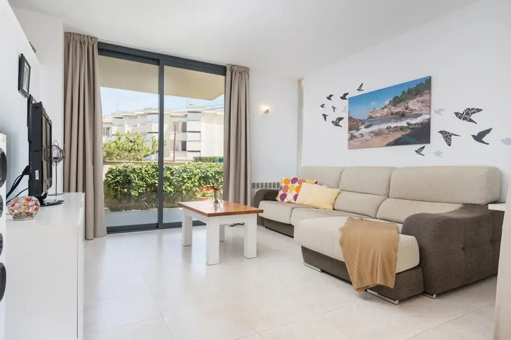Room 4 of 18