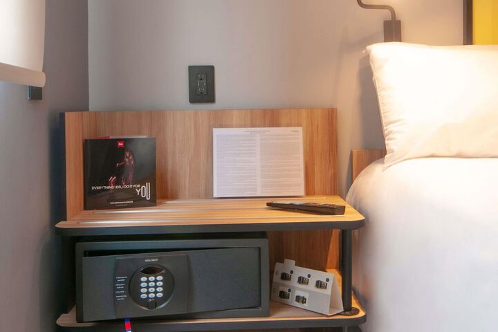 Room 7 of 61