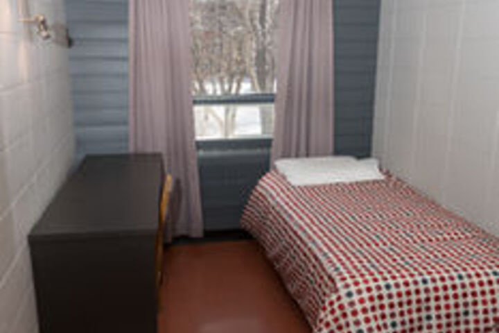 Room 3 of 8