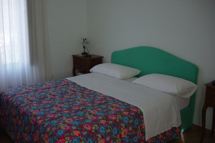 Room 2 of 41
