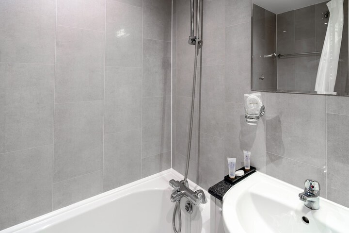 Room 45 of 121