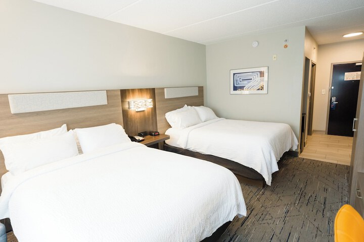 2 Queen Beds (3 of 7)