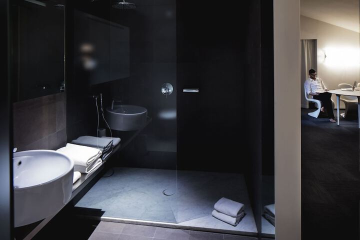 Room 43 of 99