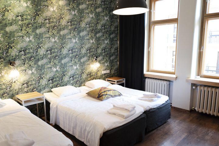 Room 8 of 93
