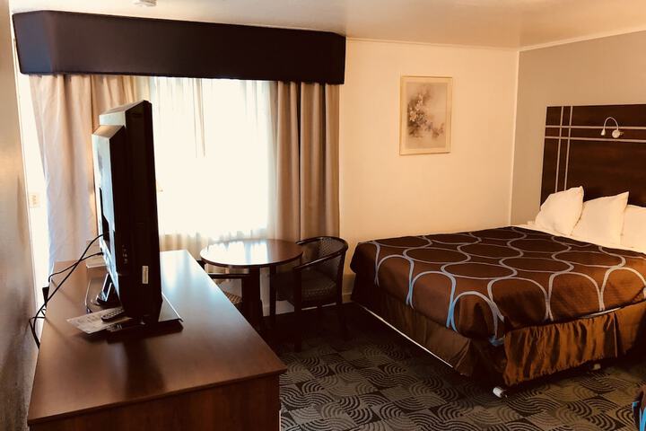 2 Queen Beds (6 of 7)