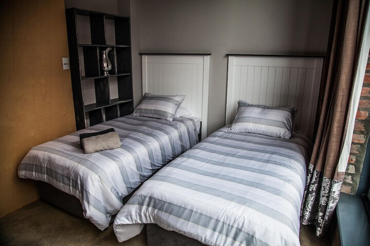 Room 8 of 49