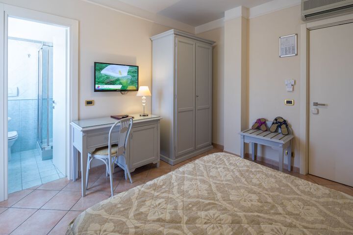 Room 25 of 79