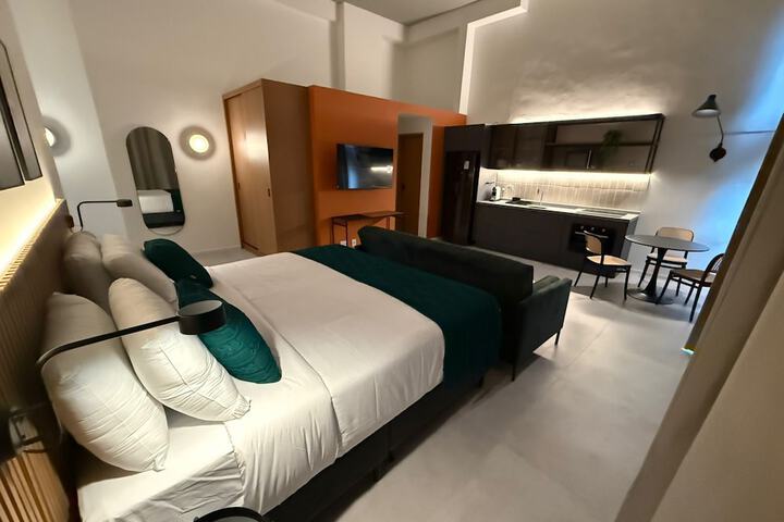Room 6 of 9