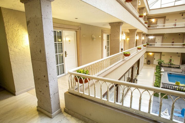 Ballroom/Hall 87 of 102