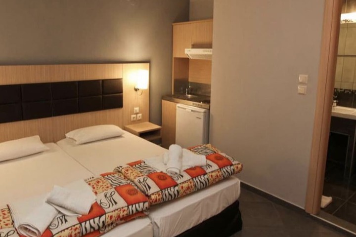 Room 4 of 48