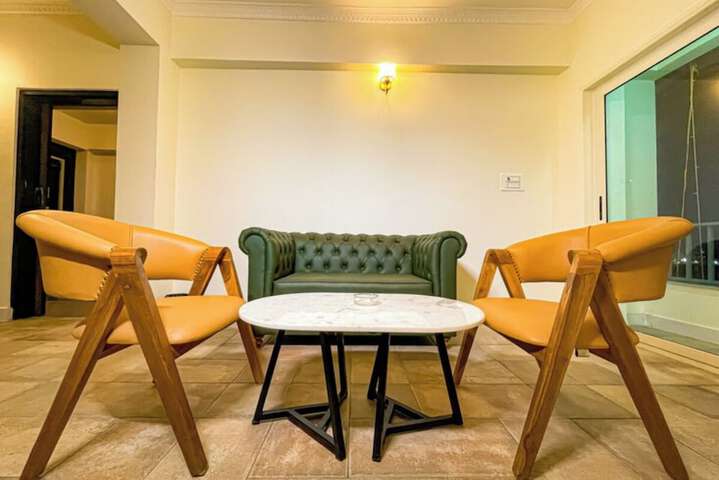 Room 6 of 9