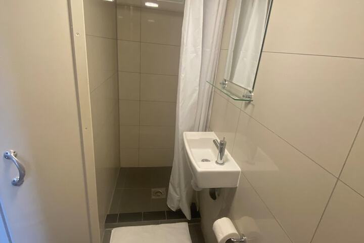 Room 182 of 283