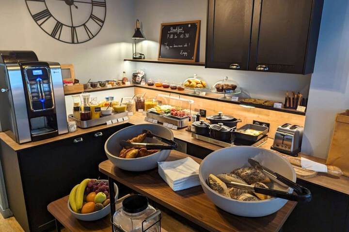 Breakfast area