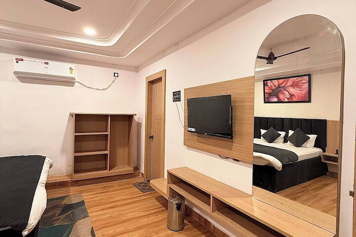 Room 10 of 26
