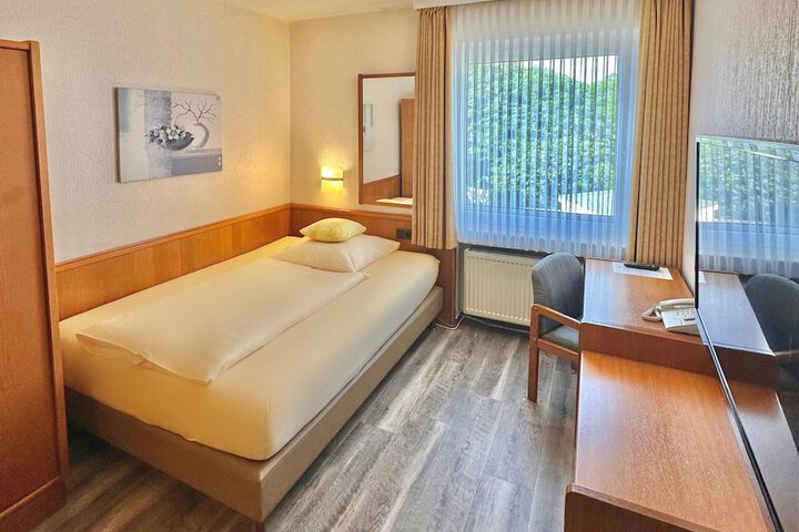 Room 9 of 30