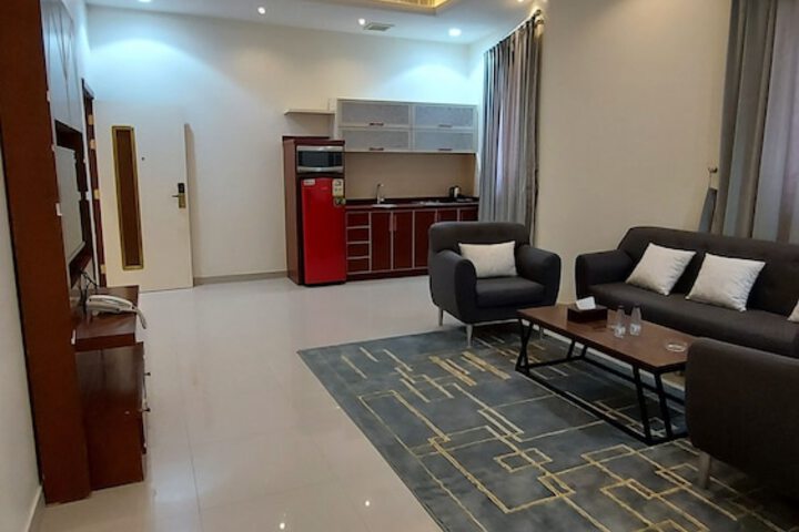 Room 10 of 34