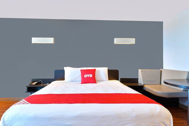 1 King Bed (9 of 16)