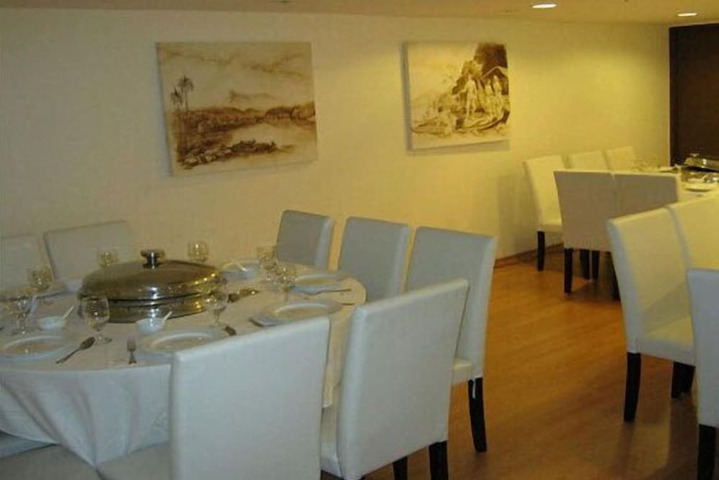 Dining 16 of 25