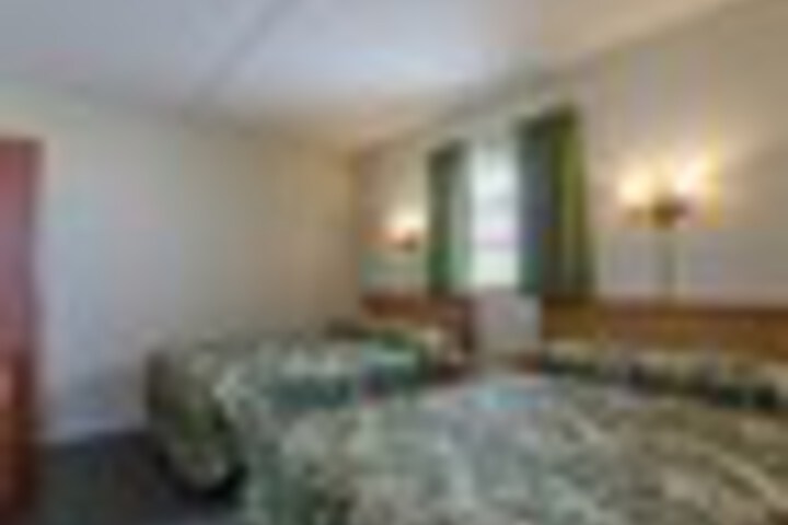 Room 140 of 216