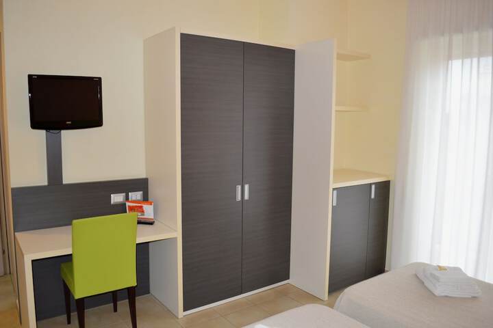 Room 18 of 33