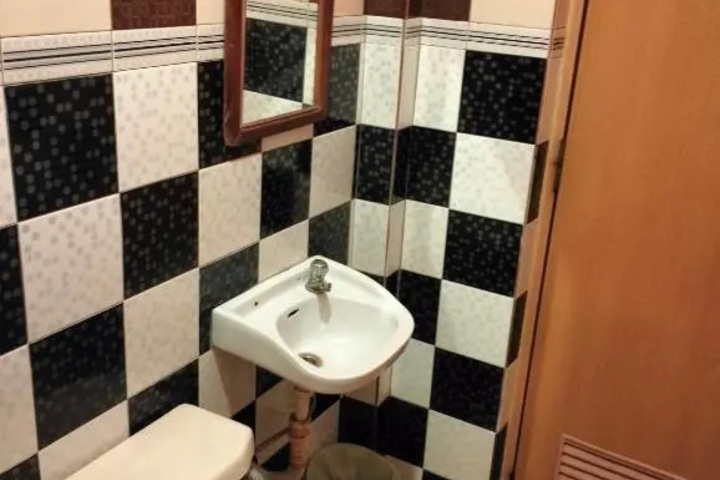Room 7 of 12