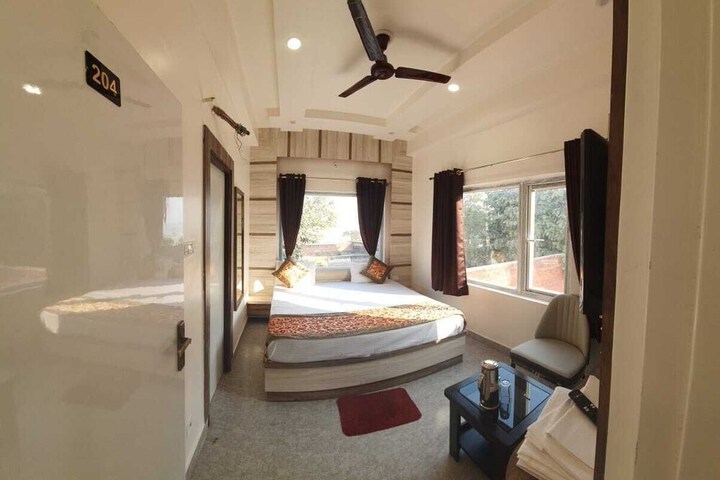 Room 4 of 19