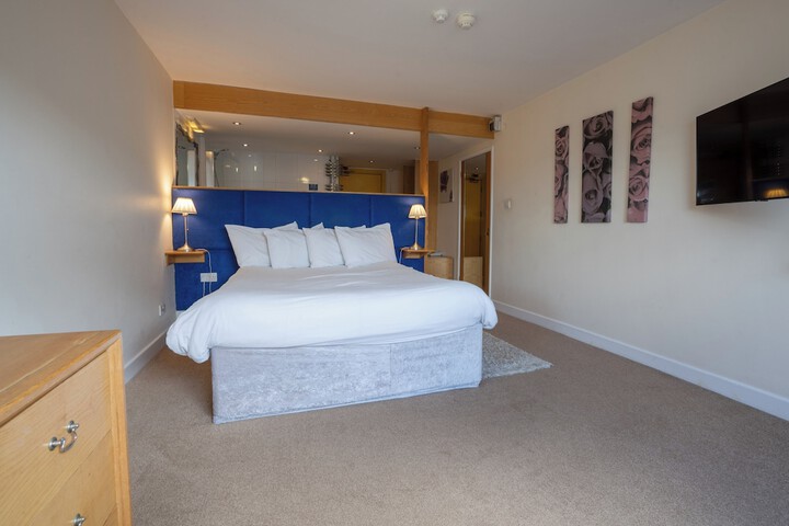 Room 15 of 77