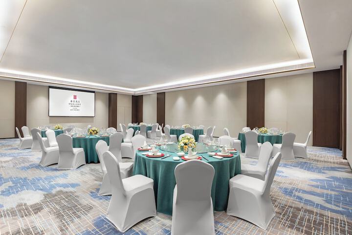 Ballroom/Hall 80 of 102