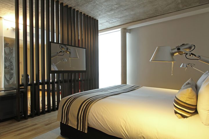 Room 16 of 136